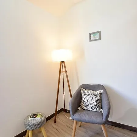 Succès - Très Beau Duplex Dans Le Coeur De La D'arles * Arles